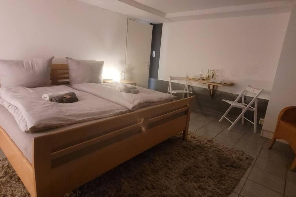Blanca, W-lan, Office Appartement Leverkusen